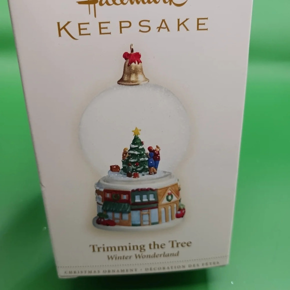 Hallmark wonderland trimming the  tree snow globe christmas ornament "3.3/4" - Picture 5 of 8